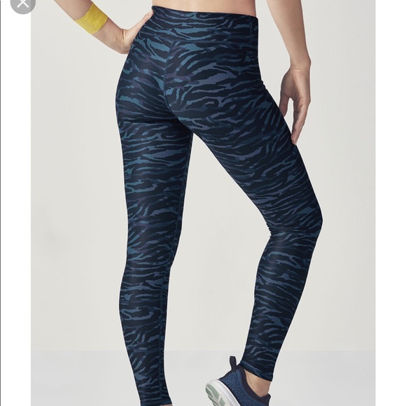 Fabletics Salar Leggings twilight tiger print XS - Picture 2 of 7